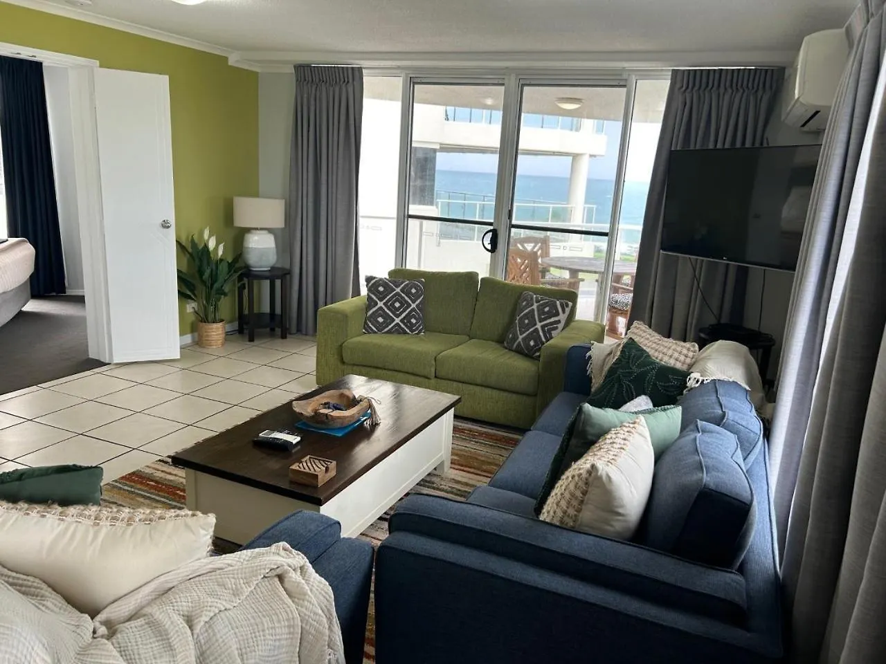 Luxury Ocean Front Apartment At The Bargara Blue Resort 0*,