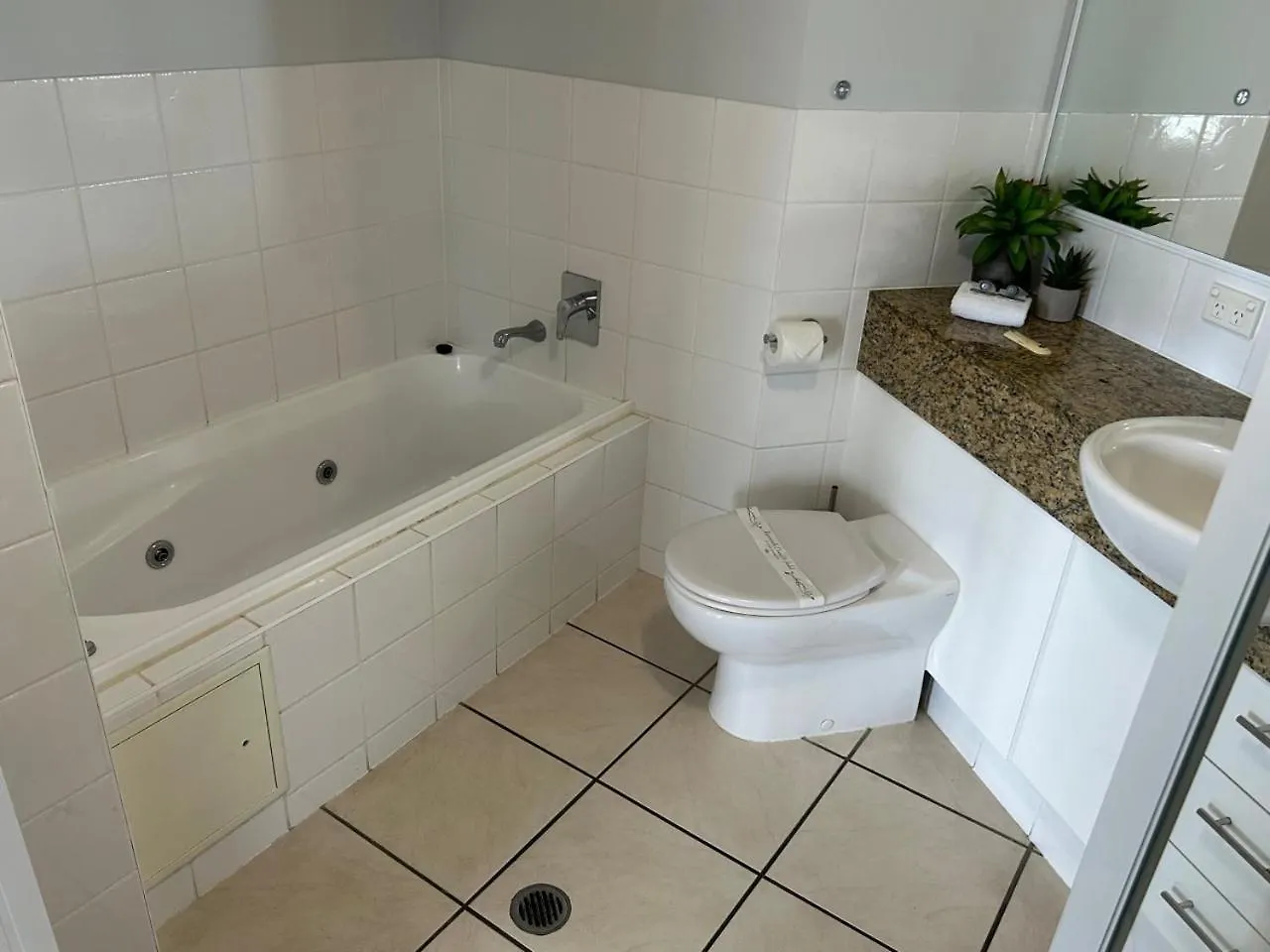 Luxury Ocean Front Apartment At The Bargara Blue Resort Australia